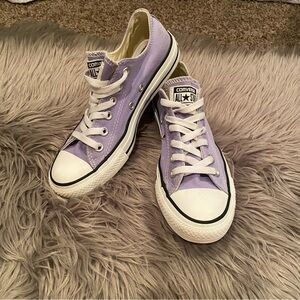 Lilac/Purple Low Top Converse Sneakers - Size 7